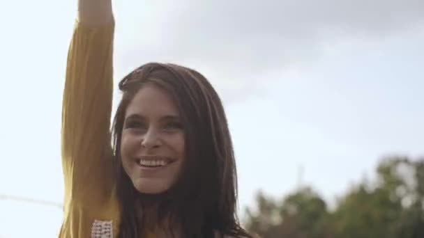 Mujer Feliz Bailando Festival Música — Vídeos de Stock