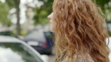 Caddede gidiyor ve manzaranın Turizm