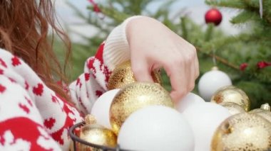 Kadın dışında Noel ağacı süsleme