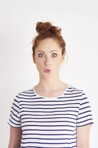 Retrato Mujer Joven Sorprendida Estudio Rodaje —  Fotos de Stock