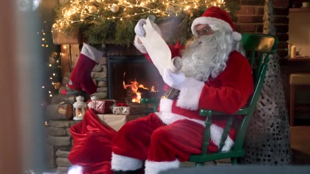 Santa Claus Hans Speciella Läslista — Stockvideo