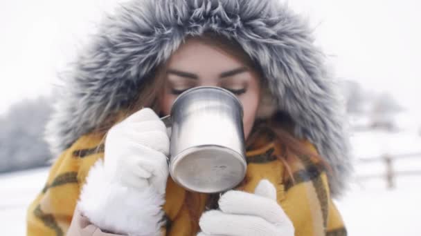 Portrait of attractive woman drinking tea in the mountains — Stock Footage Portrait Attractive Woman Drinking Tea Mountains Stock Footage