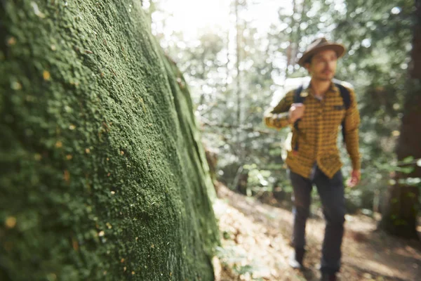 Defocused Man Backpack Traveling — Stock Photo, Image