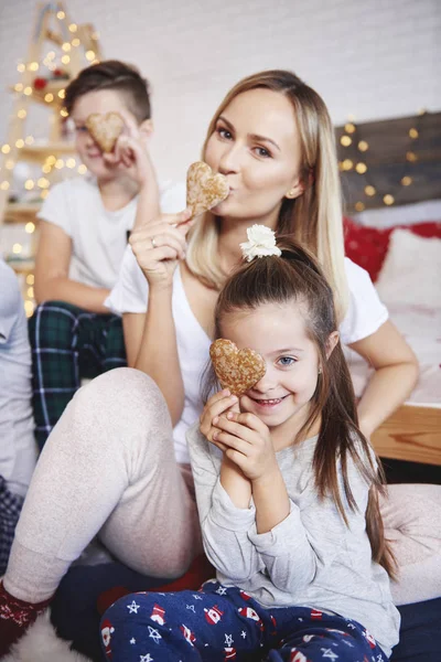 Familia Feliz Durante Época Navidad —  Fotos de Stock