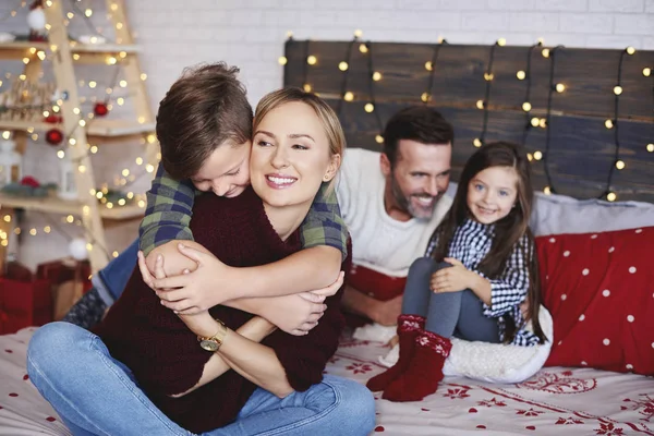Familia Pasando Navidad Juntos Casa —  Fotos de Stock