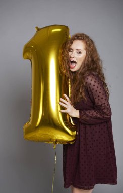 Altın balon ilk Doğum günü kutluyor onun şirketi olan kadın