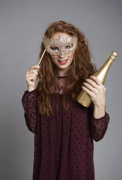 Retrato Menina Com Máscara Champanhe — Fotografia de Stock