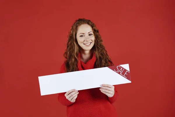 Smiling Girl Showing Empty Banner Sale — Stock Photo, Image