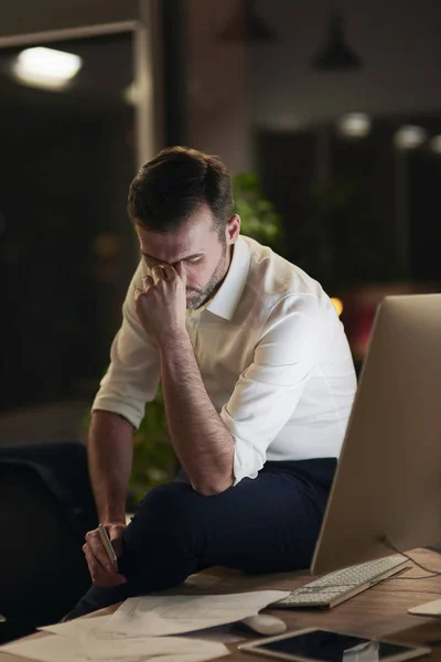 Hombre Negocios Cansado Que Sufre Dolor Cabeza — Foto de Stock