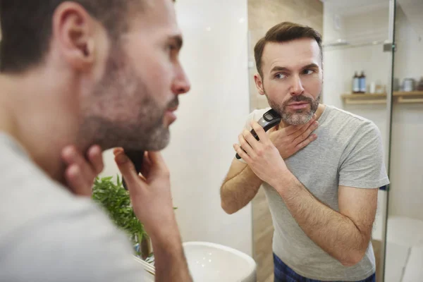 Homem Com Barbear Elétrico — Fotografia de Stock