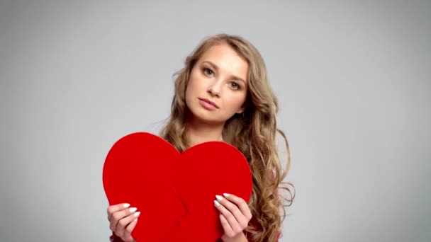 Mujer Triste Con Corazón Roto — Vídeo de stock