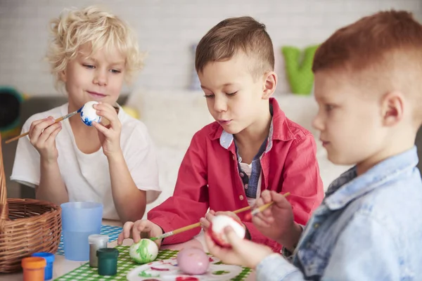 Group Boys Painting Easter Eggs — Stock Photo, Image