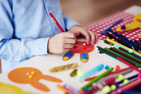 Enfant Préparant Des Décorations Pour Pâques — Photo