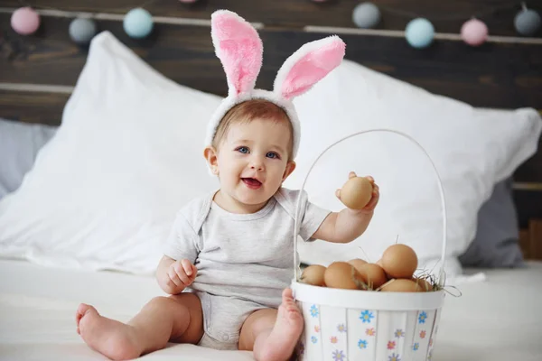 Retrato Niña Adorable Con Cesta Pascua —  Fotos de Stock