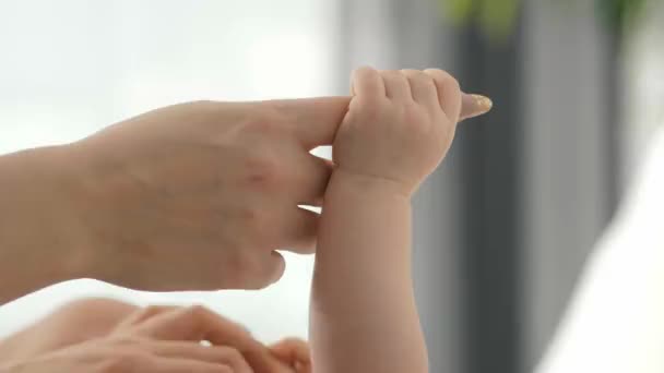 Baby Holding Mother Finger — стоковое видео