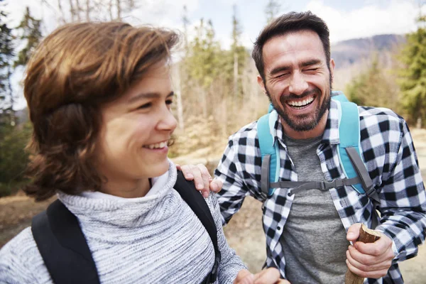 Glücklicher Vater Und Sohn Beim Wandern — Stockfoto