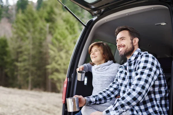 Hombre Hijo Disfrutando Vista Durante Viaje Por Carretera — Foto de Stock