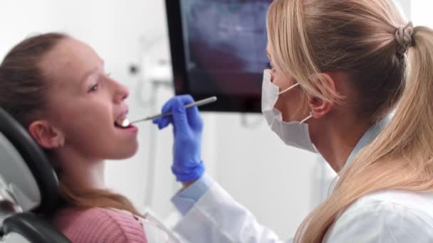 Portrait Une Dentiste Souriante Faisant Son Travail Clinique Dentiste — Video