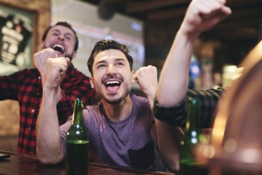 Futbol fan ıslayış yumruğu meraklısı