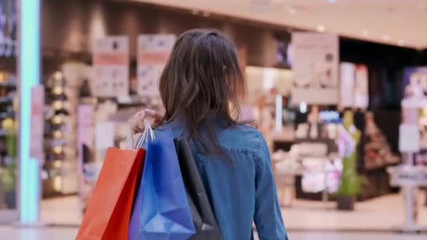 Waist Turning Woman Shopping Bags — Stock Video