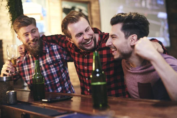 Trois Hommes Qui Passent Bon Temps Ensemble Pub — Photo