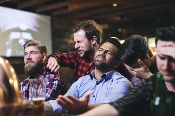 Scène Fans Agacés Dans Pub — Photo