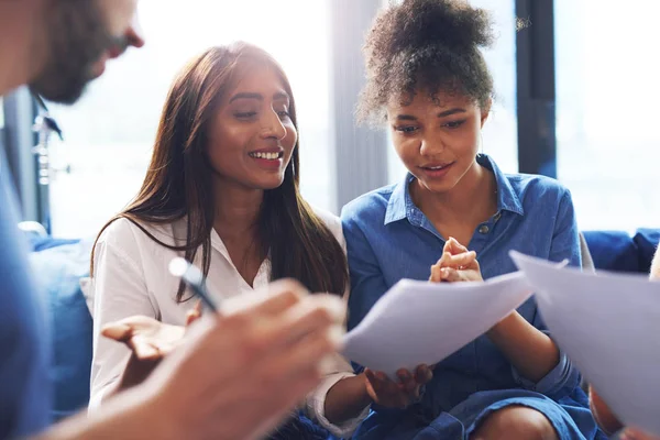 Perfecte Samenwerking Tussen Vrouwelijke Medewerkers — Stockfoto