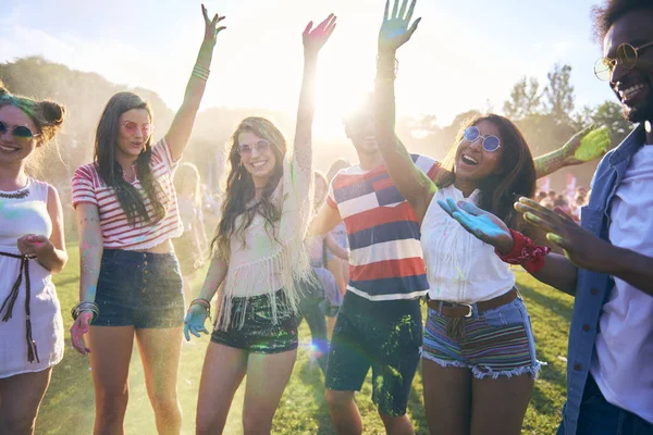 Party Människor Som Har God Tid Festivalen — Stockfoto