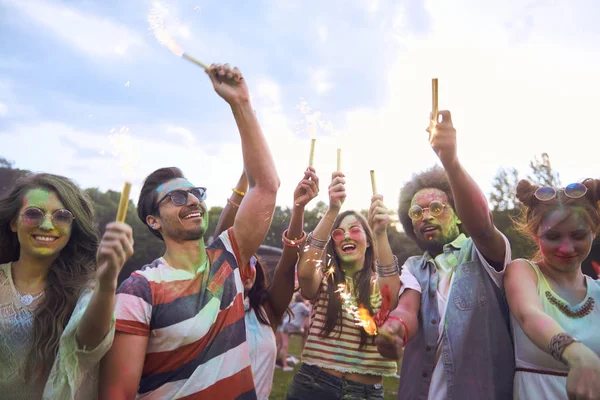 Young People Cheering Chilling — Stock Photo, Image