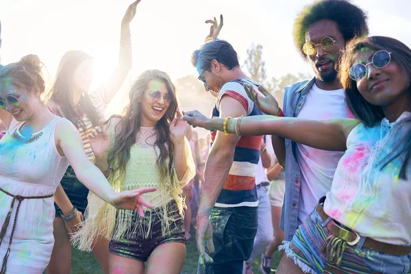 Grupo Amigos Bailando Aire Libre — Foto de Stock