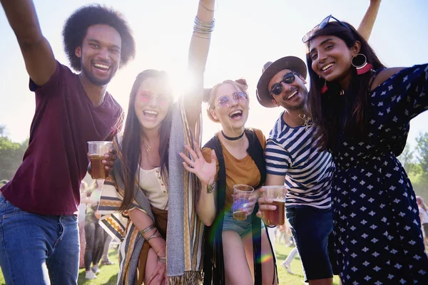 Portrait Young Adult Friends Having Fun Festival — Stock Photo, Image