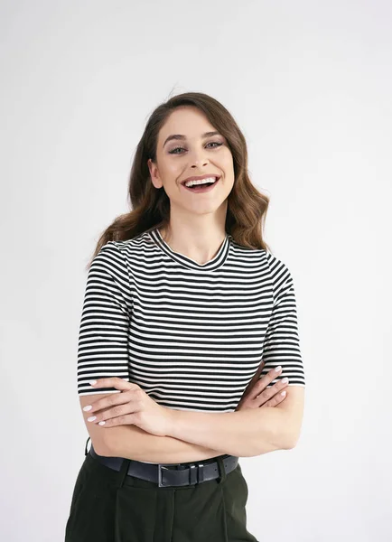 Retrato Una Hermosa Mujer Con Los Brazos Cruzados Estudio Tiro —  Fotos de Stock