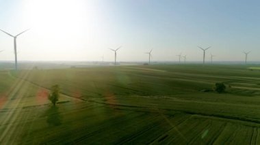 Rüzgar türbinleri sahada