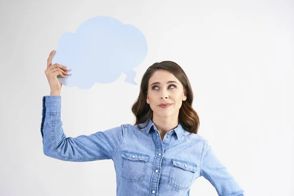 Mujer Con Burbuja Pensamiento Mirando Hacia Arriba Toma Estudio — Foto de Stock