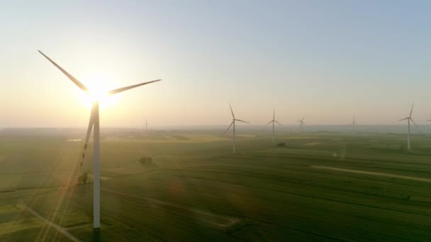 Zbliżenie Turbin Wiatrowych Produkujących Energię Elektryczną — Wideo stockowe