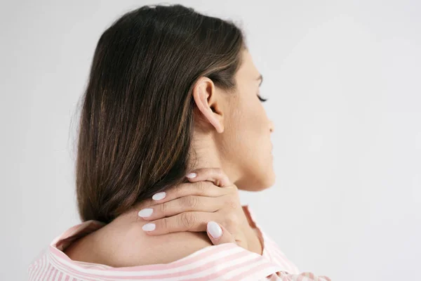 Rear View Young Woman Suffering Neck Pain — Stock Photo, Image