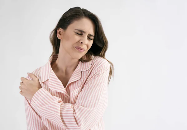 Woman Suffering Shoulder Pain — Stock Photo, Image
