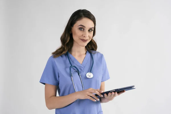 Portrait Smiling Female Nurse Tablet Stethoscope — Stock Photo, Image