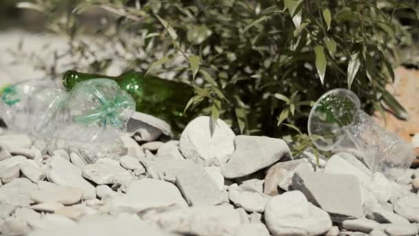 Basura Lavada Orilla Del Río — Vídeos de Stock