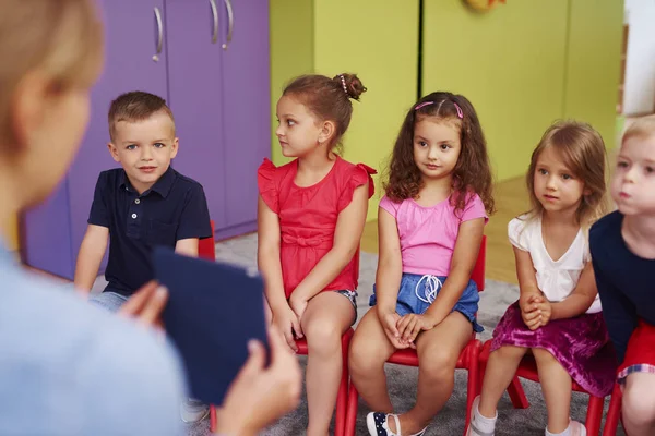 Grupp Barn För Skolan — Stockfoto