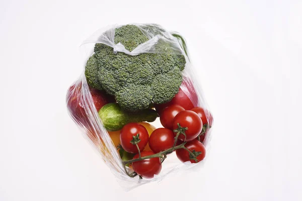 Bolsa Plástico Verduras Sobre Fondo Blanco —  Fotos de Stock