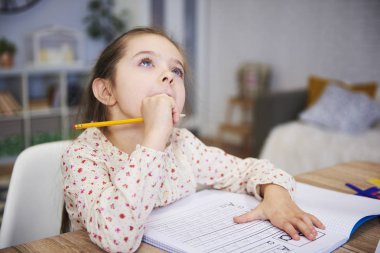 Can iman arayan sıkılmış öğrenci kız 