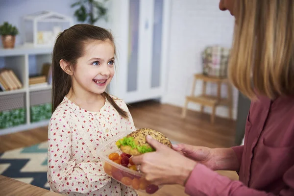 Young Mum Giving Her Daughter Healthy Sandwich — Stock Photo, Image