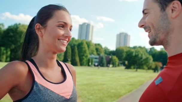 Mooie Vrouw Warming Voor Training Vroeg Ochtend — Stockvideo