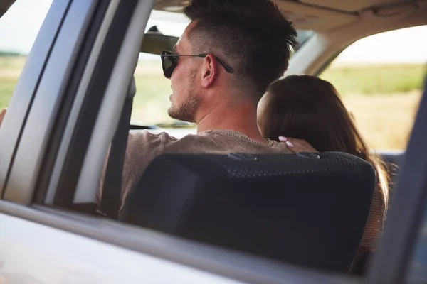 Primer Plano Pareja Amorosa Abrazándose Coche — Foto de Stock