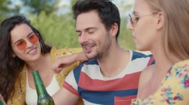 Gençler temiz havada iyi vakit geçiriyor 