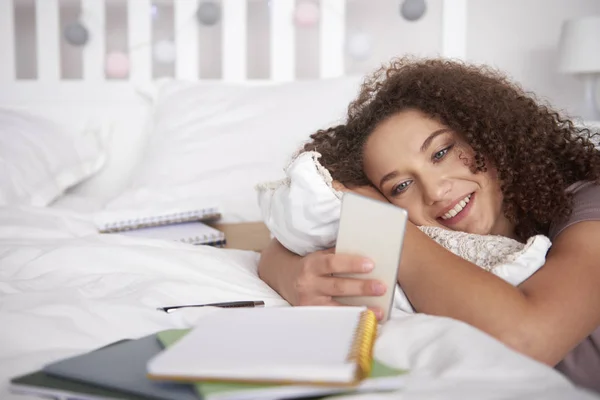 Smiling Teenage Girl Using Smart Phone Her Room — Stock Photo, Image