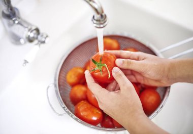 Yıkanmış domatesin üst görünümü