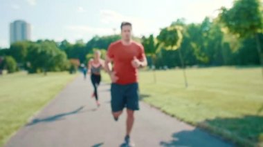 Birbirlerini motive eden çiftin el videosu