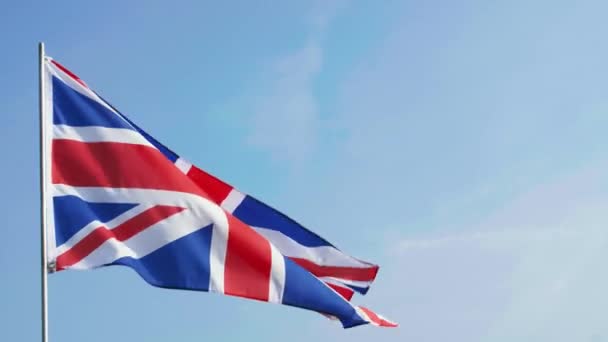 Βρετανική Σημαία Που Χαιρετάει Τον Άνεμο — Αρχείο Βίντεο